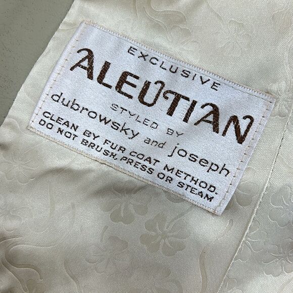 Exclusive Aleutian styled by Dubrowsky and Joseph faux fur coat vintage - Picture 5 of 6